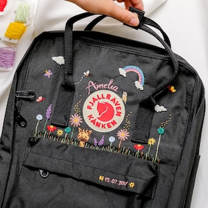 Sac à dos brodé personnalisé Kanken Fjallraven | Conception mignonne de girafe et de fleur | Cadeau unique pour les enfants et les adolescents