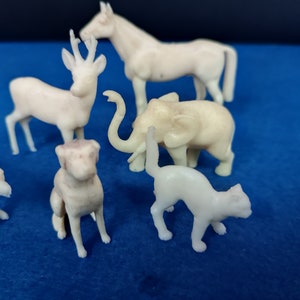 vintage Lot Domestic and Wild Animals figurines haut de gamme offertes par Amparo Flour Portugal 50's image 3