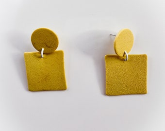 Boucles d'oreilles carrées texturées de couleur jaune / Cadeau unique / Boucle d'oreille tendance / Cadeau de demoiselle d'honneur / Boucle d'oreille en argile