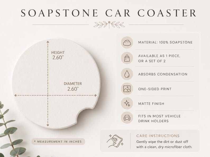K&ouml;nnte beinhalten: Ein runder, wei&szlig;er Auto-Untersetzer aus Speckstein mit einer kleinen Einkerbung am Rand. Der Text lautet SOAPSTONE CAR COASTER. Die Ma&szlig;e betragen 6,60 cm in der H&ouml;he und 6,60 cm im Durchmesser. Er absorbiert Kondenswasser und hat eine matte Oberfl&auml;che.