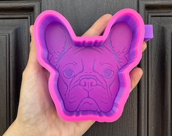 Peut inclure: Un moule en silicone violet et rose en forme de tête de bouledogue français. Le moule est conçu pour la fabrication d'objets en résine.