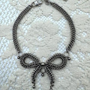 Box-Tie Ribbon Chain