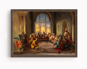 Op de afbeelding: Een ingelijste prent van een antiek schilderij dat een bijeenkomst van mensen in een grote kamer afbeeldt. Het kunstwerk toont figuren in kleurrijke kleding, zittend en staand, met zichtbare zwaarden. De scène speelt zich af tegen een sierlijk raam met uitzicht op de zonsondergang.