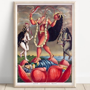 Puede incluir: Impresión enmarcada de una ilustración detallada de la deidad hindú Chinnamasta. La figura central, una diosa sin cabeza, sostiene una cabeza cortada y una espada. Hay otras figuras presentes, sobre un fondo de paisaje y cielo nublado.