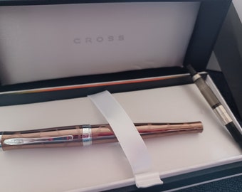 Cross Sauvage Füllfederhalter – 18-Karat-Goldfeder, Mittlere Schreibbreite, In Imperialem Rot
