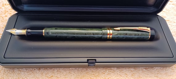 Parker Duofold Jade Centennial Fountain Pen 18 kt F nib