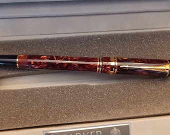 Parker Duofold International Marbled Maroon Fountain Pen 18 Kt XF nib