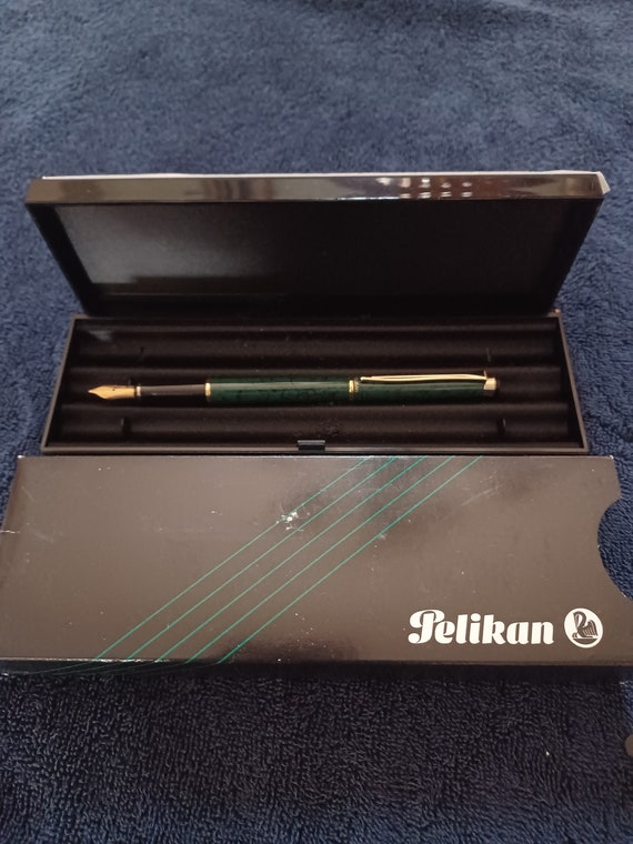 Pelican P381 Vintara-Grun (F)  14kt Nib Cartridge Fill Fountain Pen