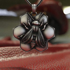 Collar con colgante de abeja, joyería de panal de plata de ley 925, colgante de abeja 3D hecho a mano, collar gótico de plata con insectos, regalo de apicultor