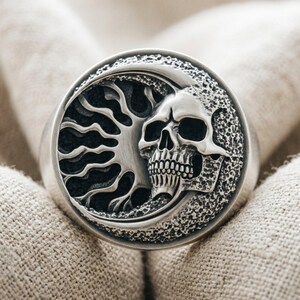 Bague crâne, lune et soleil en argent sterling 925, chevalière gothique céleste oxydée, bijou de motard artisanal