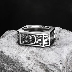 925 Sterling Silver Heraldic Lily Ring, Fleur de Lis Signet Ring, Medieval Inspired Jewelry, Royal French Symbol, Unisex Statement Ring