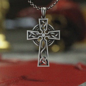 925 Silver Celtic Cross Pendant Necklace | Sterling Silver Circle Cross | Irish Knotwork Jewelry | Handcrafted Spiritual Gift
