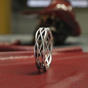 Celtic Knot Ring - 925 Sterling Silver Infinity Weave Band with Traditional Irish Pattern - Handcrafted Celtic Wedding Jewelry