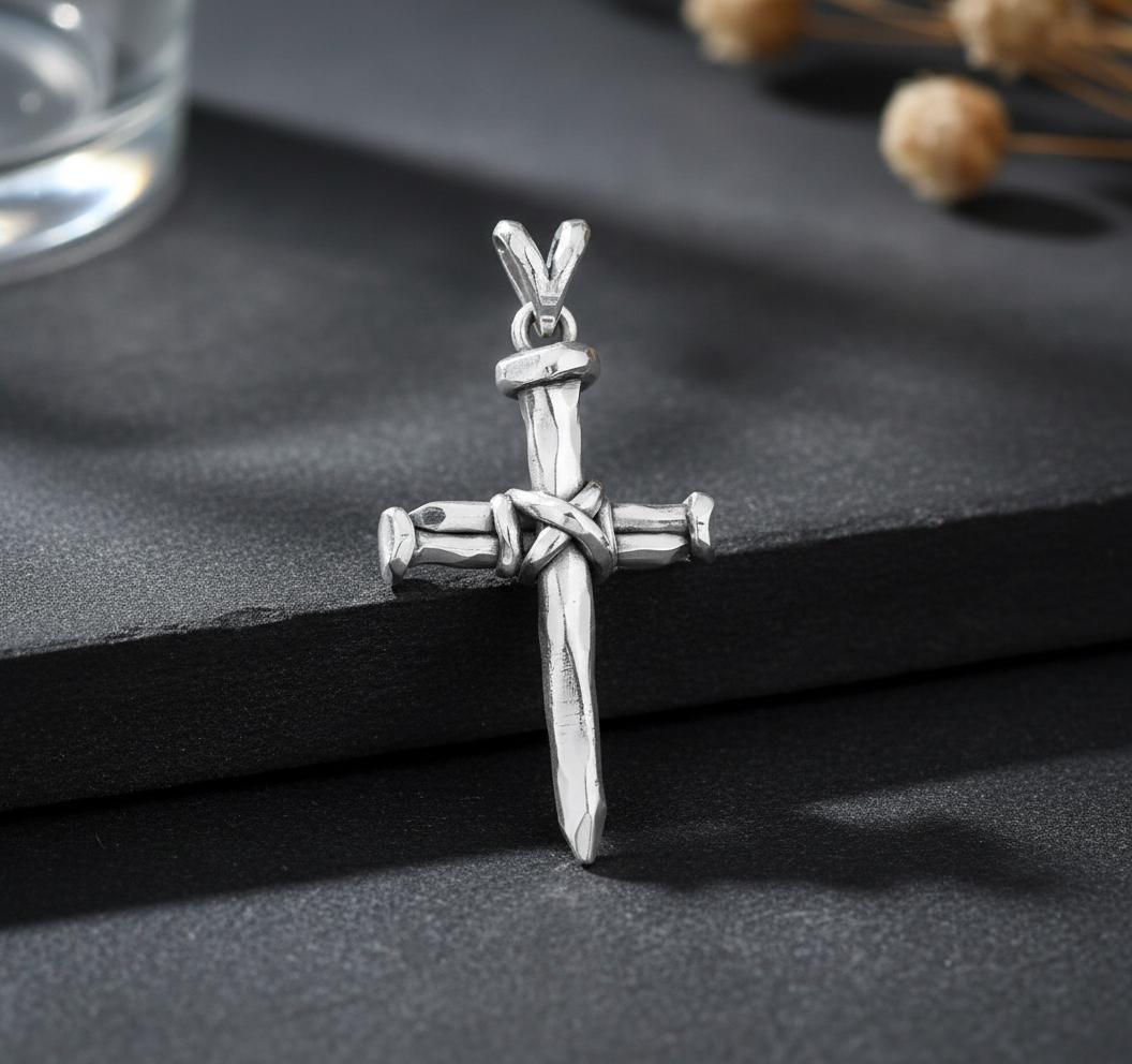 Silber Kreuz Anhänger: Geschmiedete Nägel Mit Seil-Detail - Handgemacht