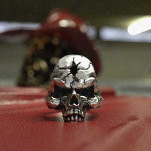 Cracked Skull Ring Sterling Silver 925 - Gothic Biker Jewelry Handcrafted Men&#39;s Statement Ring with Distressed Finish