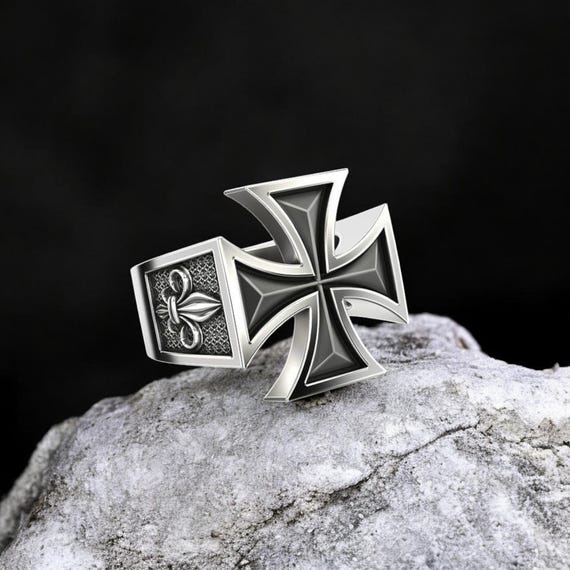 Medieval Pointed Cross Ring - Oxidized Etching On 925 Sterling Silver Band (Sizes 5-12)