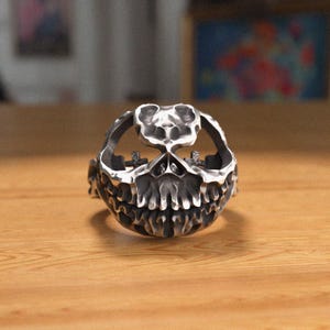 Halloween Mask Silver Ring - Adjustable, Unisex, Spooky-Themed Jewelry - Unique Gift for Horror Fans, Costume Parties, Gothic Style Lovers