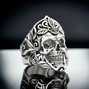 MORIOR INVICTUS Skull Ring 925 Sterling Silver, Bold Gothic Jewelry for Men and Women, Handmade Detailed Skull Design