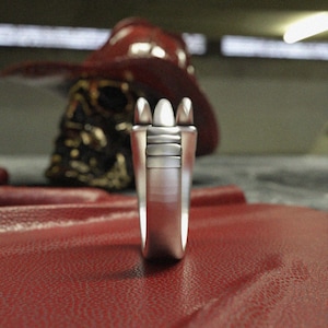 Vampire Fang Ring - 925 Sterling Silver Gothic Teeth Ring with Sharp Canine Design - Handcrafted Dark Fantasy Statement Jewelry