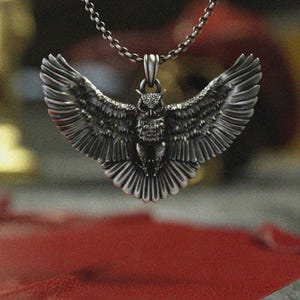 Fliegende Eule Anhänger 925 Sterling Silber | Detailreiche Eulen Halskette | Vogel der Weisheit Schmuck | Gothic heidnisches Tier Totem | Geschenk für Männer Frauen