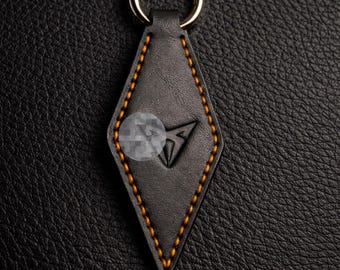 Cupra leren autosleutelhanger, gemaakt van dik premium leer, handgemaakt met een stevige pasvorm, gepersonaliseerd met naam/autologo.