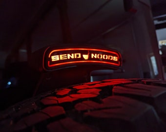 Superposición de la insignia de la tercera luz de freno de Send Noods: se adapta a Bronco Badlands