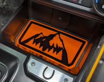 Insignia de incrustación de bolsillo de almacenamiento de consola - Montañas - Se adapta a Bronco® 2021+ - Múltiples colores disponibles