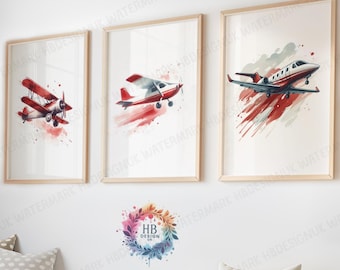 Op de afbeelding: Drie aquarellen van vliegtuigen in verschillende stijlen. De eerste afbeelding toont een rood dubbeldekker vliegtuig met witte accenten. De tweede afbeelding toont een rood en wit eenmotorig vliegtuig. De derde afbeelding toont een wit en rood straalvliegtuig.