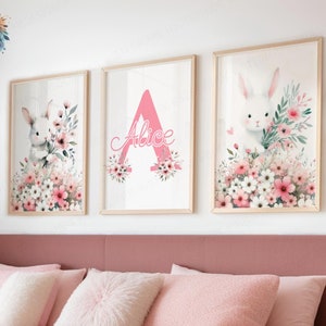 Láminas personalizadas de conejito rosa - Juego de 3 pósteres / Decoración de habitación de niña / Arte mural de conejo para habitación de bebé / Dormitorio floral para niña / Imagen para niño pequeño