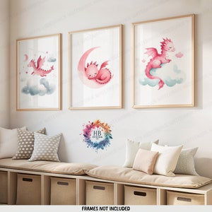 Pink Dragon Kinderzimmer Drucke 3-er Set Wand Kunst | Jungen und Mädchen Schlafzimmer Kunstwerk | Kinderzimmer Poster | Kunstwerk | Kinder Drachen Dekor