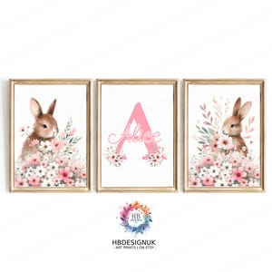 Stampe di coniglietti floreali - Set di 3 poster / Decorazione per la cameretta delle neonate / Arte murale per la cameretta dei bambini con coniglio rosa / Camera da letto personalizzata per bambine / Immagine per bambini piccoli