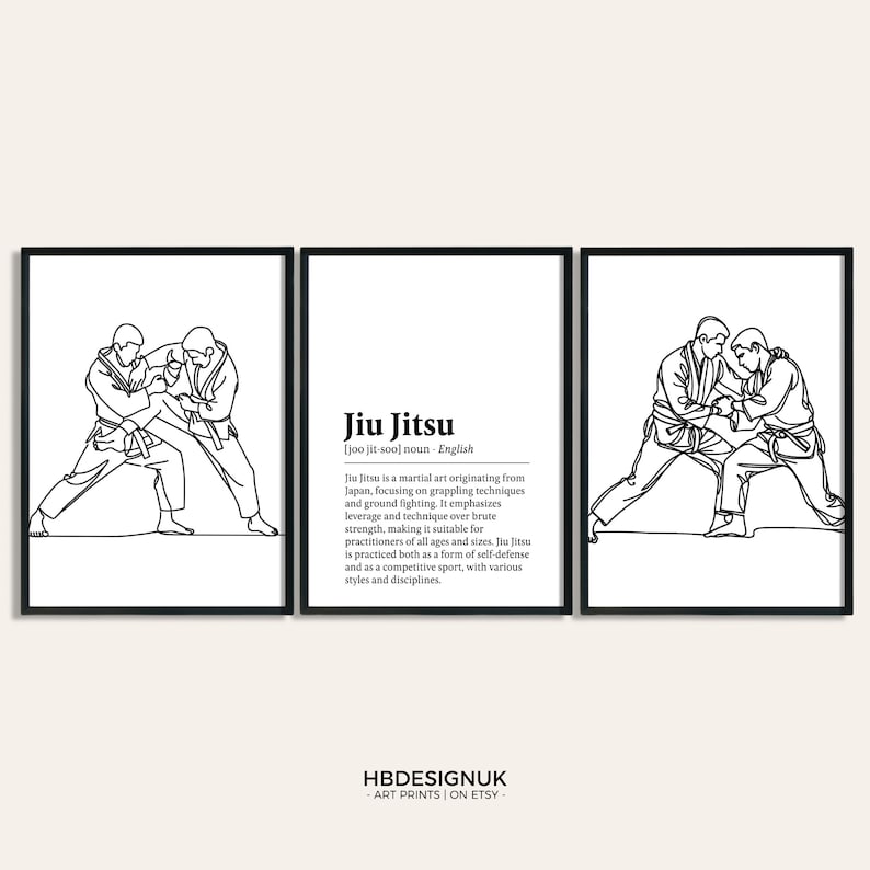 Peut inclure: Trois illustrations en noir et blanc de personnes pratiquant le jiu-jitsu. L'illustration du milieu comprend le texte "Jiu Jitsu [joo jit-soo] noun - English" et une d&eacute;finition de l'art martial.