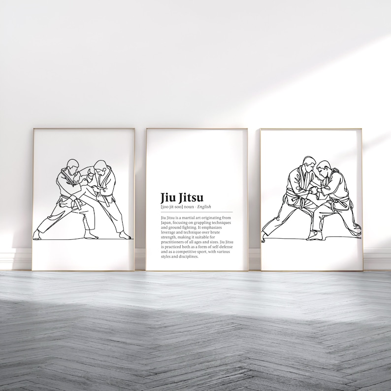 Peut inclure: Trois impressions en noir et blanc d'art lin&eacute;aire de personnes pratiquant le jiu-jitsu. L'impression du milieu contient la d&eacute;finition du jiu-jitsu : "Jiu Jitsu [joo jit sool noun] Anglais Jiu Jitsu est un art martial originaire du Japon, ax&eacute; sur les techniques de grappling et de combat au sol. Il met l'accent sur le levier et la technique plut&ocirc;t que sur la force brute, ce qui le rend adapt&eacute; aux pratiquants de tous &acirc;ges et de toutes tailles. Le Jiu Jitsu est pratiqu&eacute; &agrave; la fois comme une forme d'autod&eacute;fense et comme un sport de comp&eacute;tition, avec divers styles et disciplines."