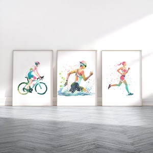 Set di stampe per triathlon femminile - 3 poster / Regali artistici da parete / Regalo artistico per triathlon / Poster di nuoto, ciclismo e corsa / Decorazioni per triatleti / Opere d'arte di atleti