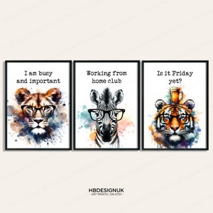 Op de afbeelding: Drie aquareldierillustraties met tekstoverlays. Een leeuw met een bril en de tekst "Ik ben druk en belangrijk". Een zebra met een bril en de tekst "Werken vanuit huis". Een tijger met een bril en een biertje op zijn kop en de tekst "Is het al vrijdag?"
