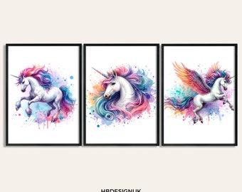 Könnte beinhalten: Set aus drei Aquarell-Einhorn-Drucken. Der erste Druck zeigt ein Einhorn mit einer Regenbogenmähne und einem Regenbogen-Schwanz, das rennt. Der zweite Druck zeigt ein Einhorn mit einer Regenbogenmähne und einem Regenbogen-Schwanz, das zur Seite schaut. Der dritte Druck zeigt ein Einhorn mit einer Regenbogenmähne und einem Regenbogen-Schwanz und Flügeln, das fliegt.