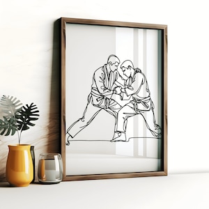 Peut inclure: Dessin au trait de deux personnes en position de combat d'arts martiaux. Le dessin est en noir et blanc et est encadr&eacute; dans un cadre en bois.
