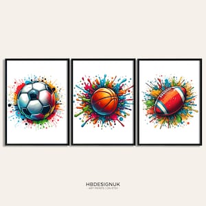Peut inclure: Trois impressions de ballons de sport colorés sur fond blanc. Chaque ballon est entouré d'une éclaboussure de peinture colorée. Les ballons sont un ballon de football, un ballon de basket-ball et un ballon de rugby.