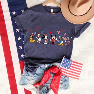 Mickey and Friends Shirt, Disneyland 4th of July Patriotic Shirt, Disney Freedom Shirt, Mickey Minnie Goofy Pluto Donald Daisy Tee immagine 2