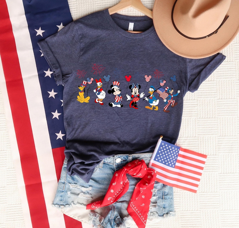 Mickey and Friends Shirt, Disneyland 4th of July Patriotic Shirt, Disney Freedom Shirt, Mickey Minnie Goofy Pluto Donald Daisy Tee immagine 2