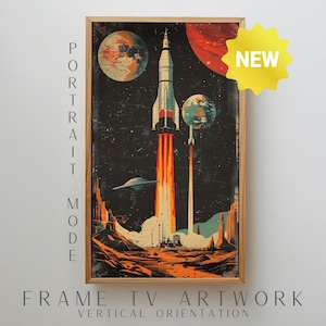 Puede incluir: Una obra de arte enmarcada de estilo vintage con temática espacial. La imagen presenta un cohete despegando con llamas, planetas y un OVNI sobre un fondo estrellado. La obra de arte está en un marco de madera y tiene el texto "FRAME TV ARTWORK VERTICAL ORIENTATION". Una pegatina amarilla "NUEVO" está en la esquina superior derecha.