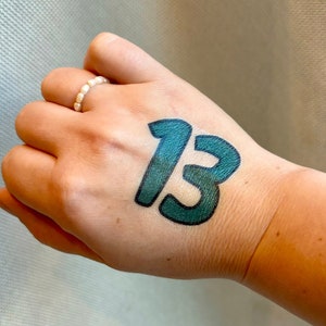 Tatouage temporaire Eras 13 | Idée de tenue de concert inspirée de Taylor | Rendez-vous à l'anniversaire de Swifty, Bachelorette | 16 choix de couleurs | Chanceux