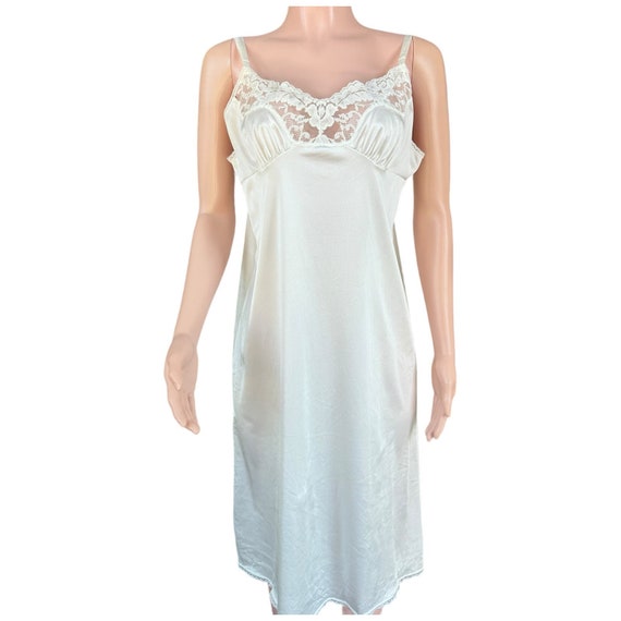 Buy Vassarette Women's Signature Lace Anti-Static Full Slip 10105