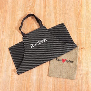 Personalized Kids Apron with Embroidered Name, Children&#39;s Cooking Apron Adjustable Straps, Perfect Gift for Birthday, Holiday Cooking Party