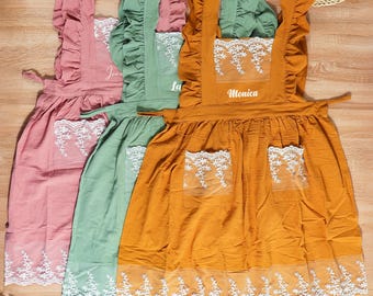 Personalized Floral Embroidered Apron For Women, Cotton Apron with Lace Pockets, Custom Flower Garden Baking Apron,Mothers Gift,Gift for Her
