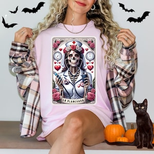 La Planchada Tarot Shirt - Gruseliges Latein T-Shirt - Mexikanische Volksgeschichte Halloween T-Shirt - Loteria Karte Gothic Shirt - Horror Halloween Shirt Geschenk