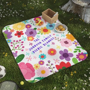 Personalized Family Picnic Blanket -  Custom Couple Wedding Engagement Gift - Waterproof Outdoor Blanket - Floral Summer Concert Name Mat -