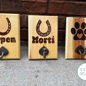 Wag 'n' Hang" - Dog Leash Holder