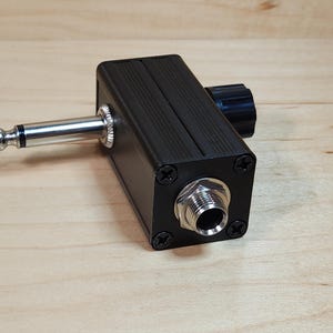 Attenuatore di volume mono da 1/4" – Connettore maschio-femmina ad angolo retto – Contenitore metallico