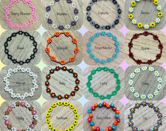 Bracciale floreale con perline / Elastico / Personalizzabile / Regalo per la festa della mamma / Bracciale primaverile / Bracciale con parole